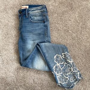 Driftwood Colette Jeans with embroidery at ankle sz 26